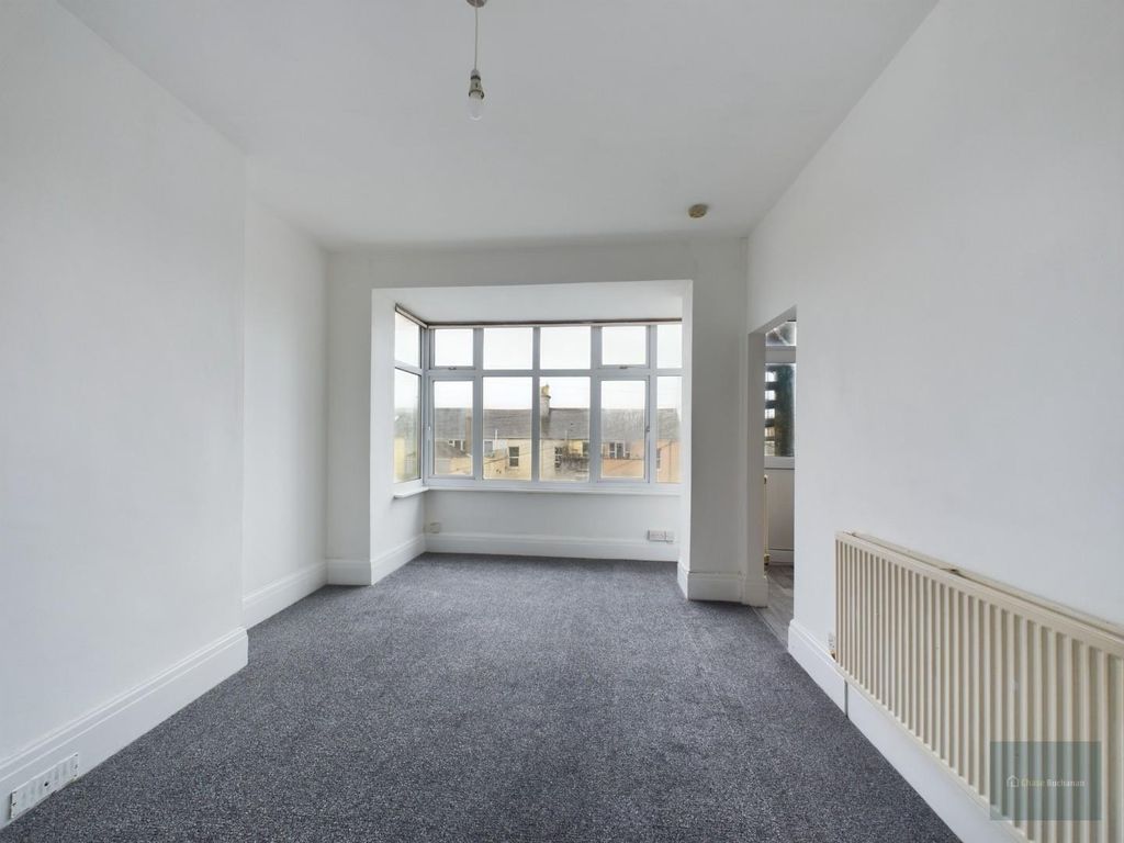 Property photo 2 of 4 Lounge.Jpg