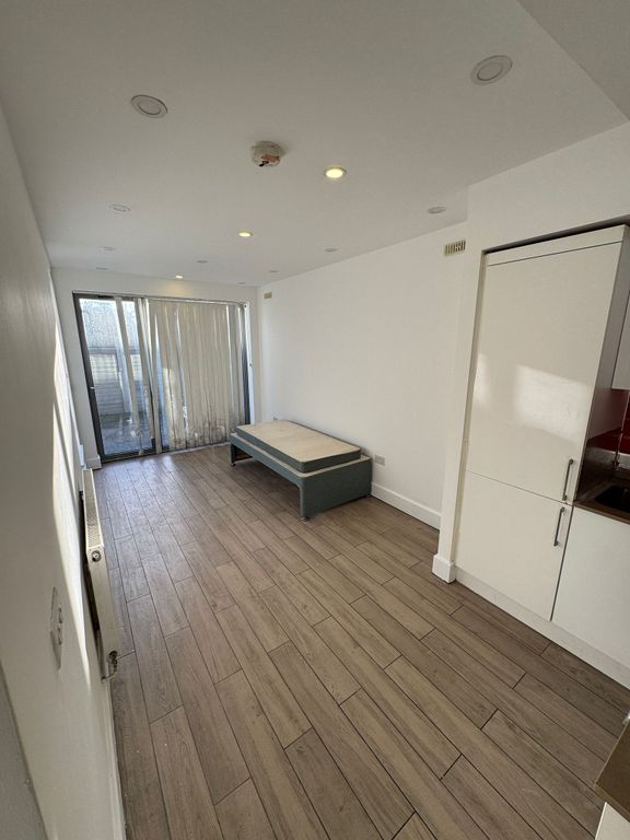 Property photo 2 of 11 Photo 1