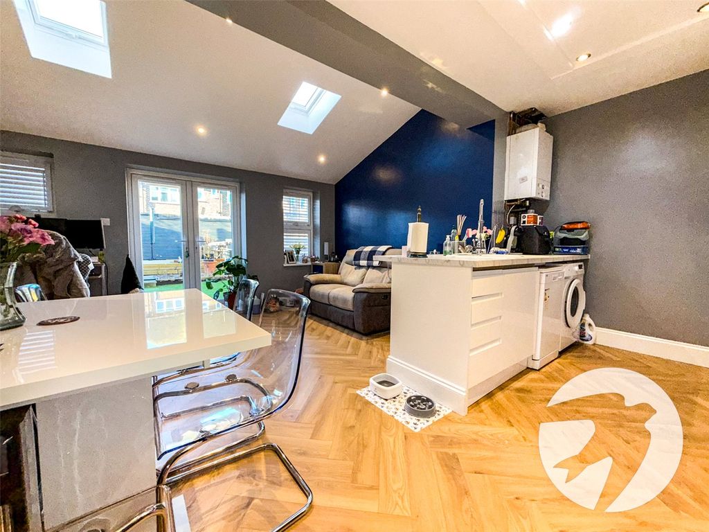 Property photo 3 of 15 Picture No. 07