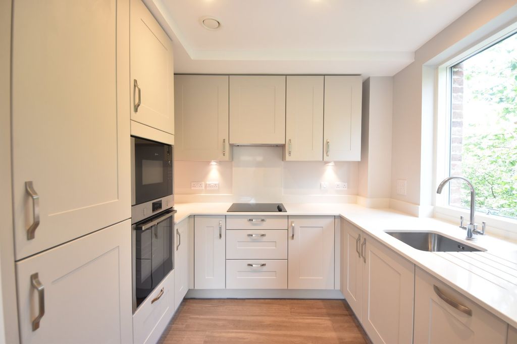 Property photo 2 of 19 Kitchen