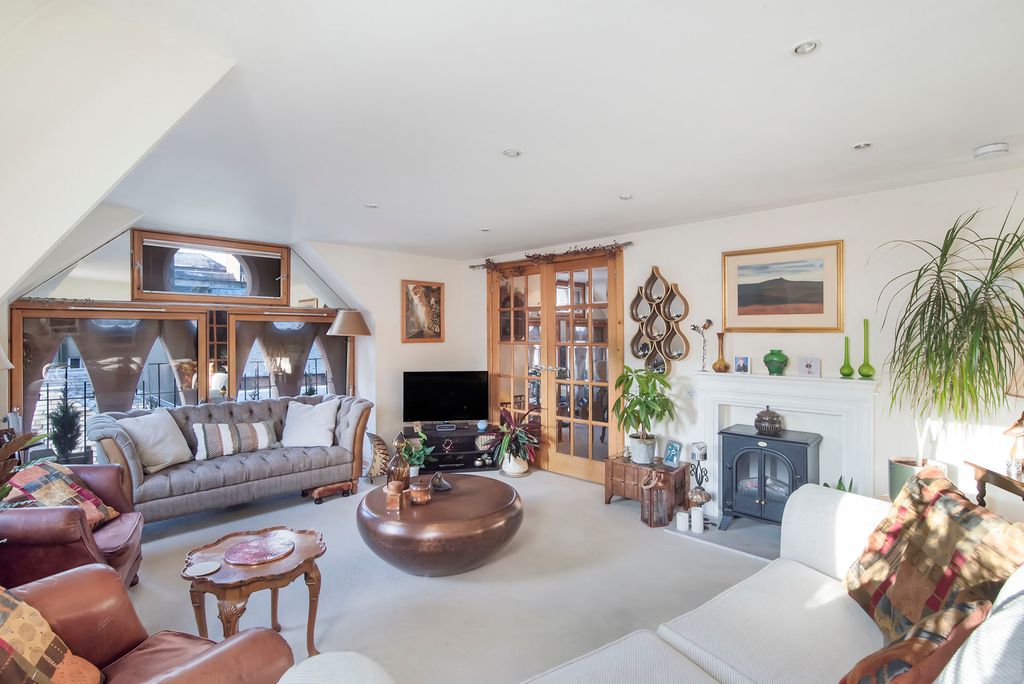 Property photo 2 of 40