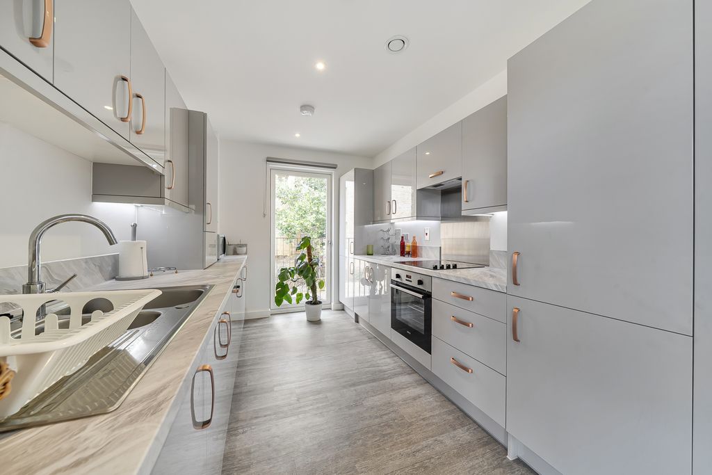 Property photo 3 of 14 Kitchen - View 1