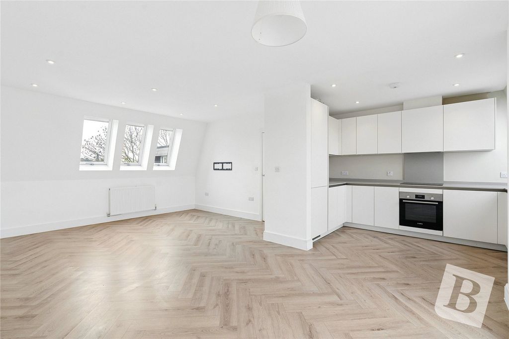 Property photo 3 of 15 Kitchen / Living