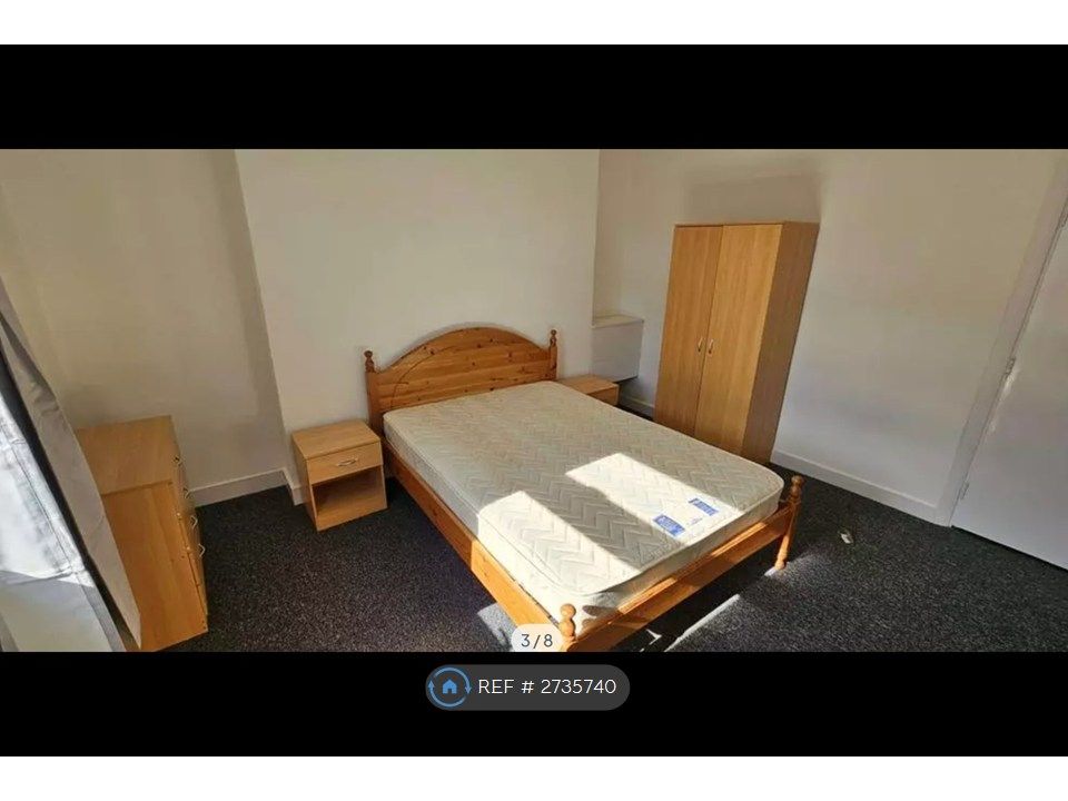 Property photo 3 of 7 Bedroom 1