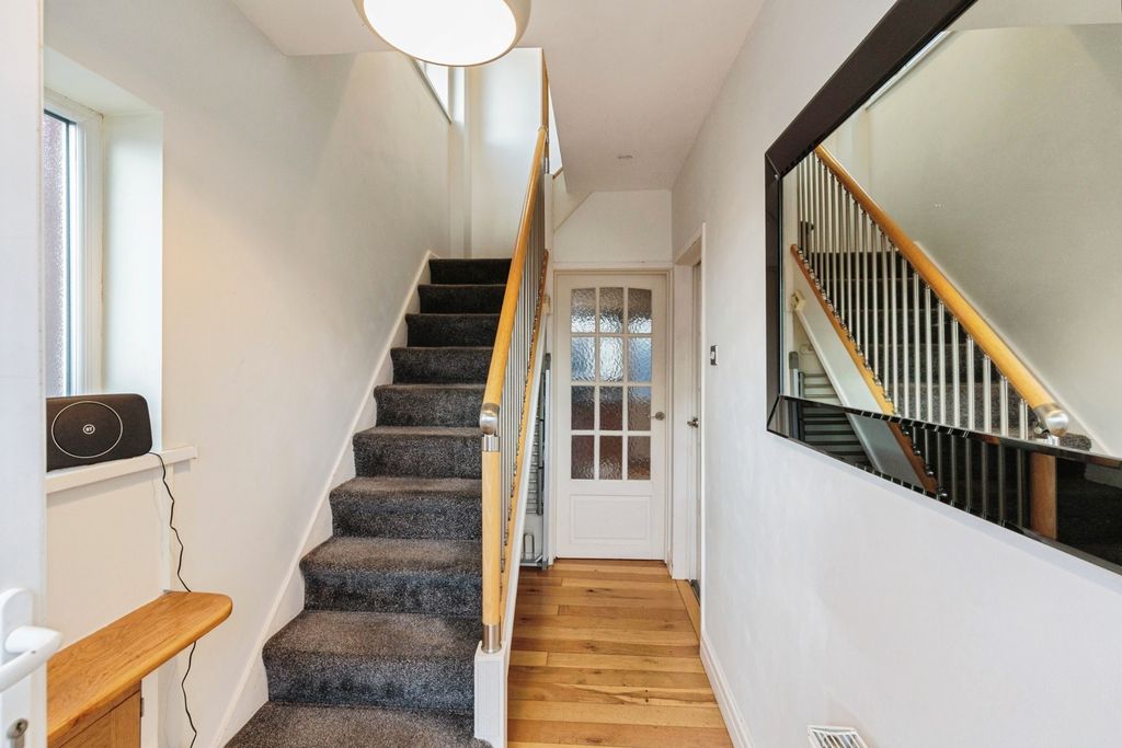 Property photo 2 of 14 Photo