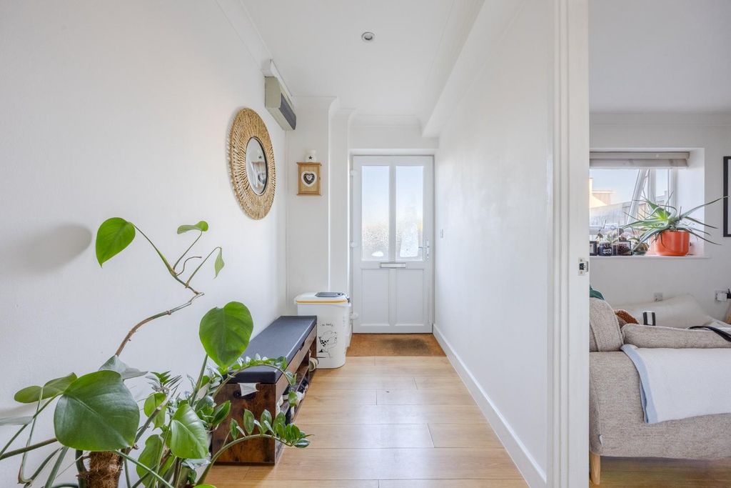 Property photo 2 of 24 Entrance