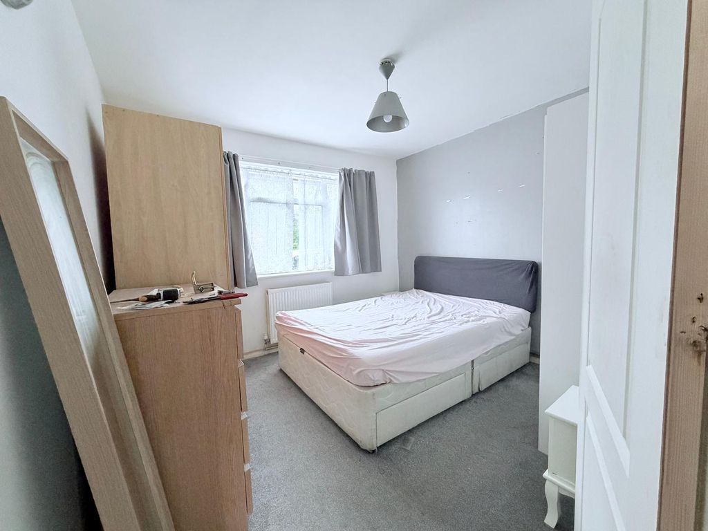 Property photo 3 of 6 Bedroom 1