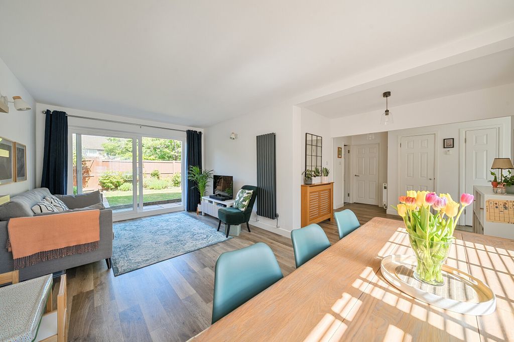 Property photo 3 of 15 1464144-10-6A1568...