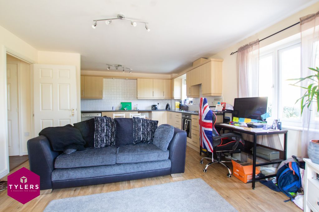 Property photo 3 of 7 Sitting Room/Kitchen