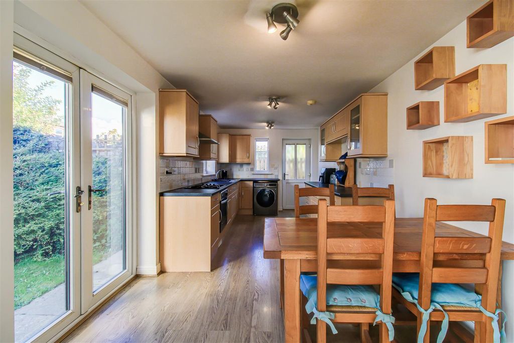 Property photo 3 of 17 Kitchen Diner