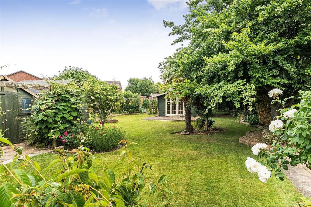 Property photo 1 of 11 Garden