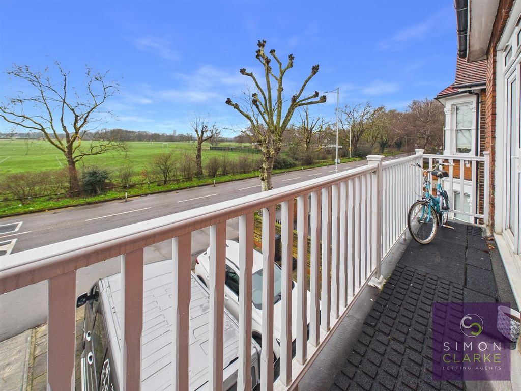 Property photo 2 of 14 Cam05425G0-Pr0096-Still017.Jpg