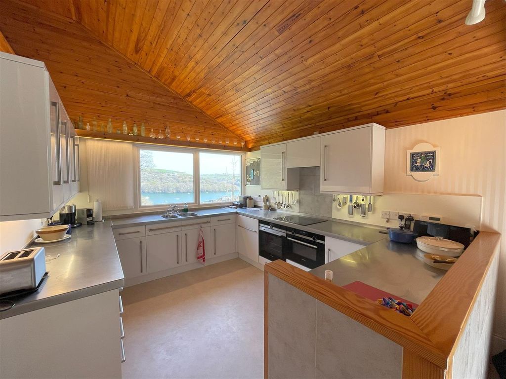 Property photo 2 of 33 Kitchen .Jpg