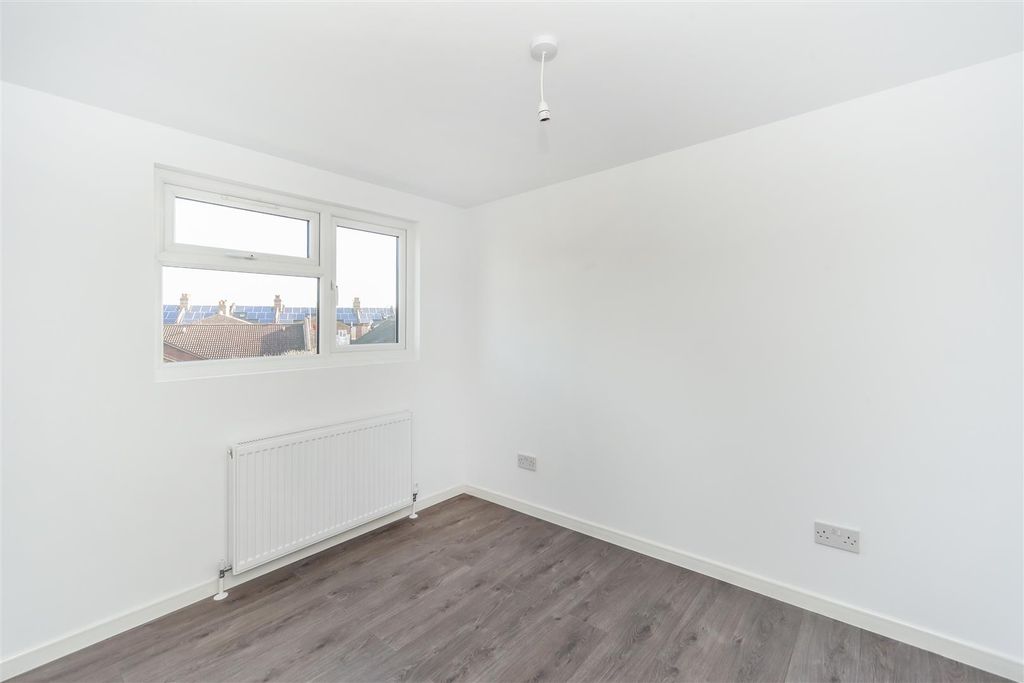 Property photo 3 of 6 Lettings Shepherds Bush Askew Road - Bedroom 1.Jpg