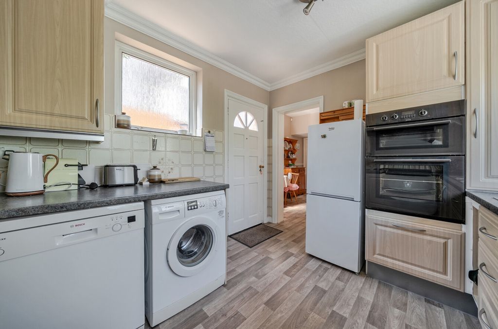 Property photo 3 of 24 1435127-10-6A16F0...