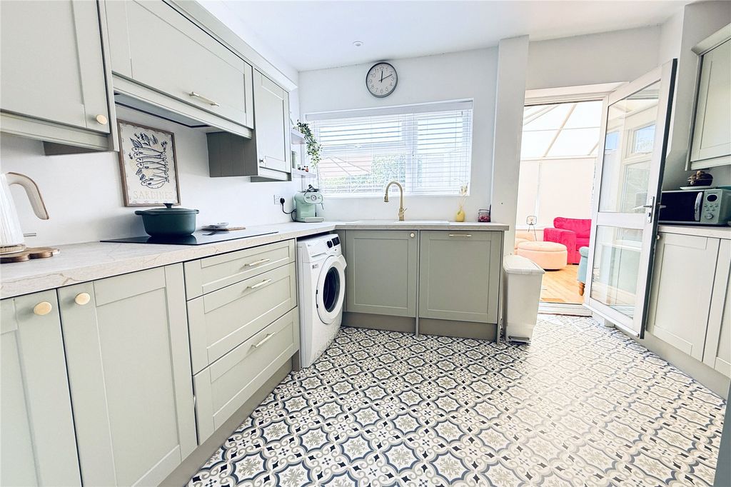 Property photo 3 of 14 Kitchen