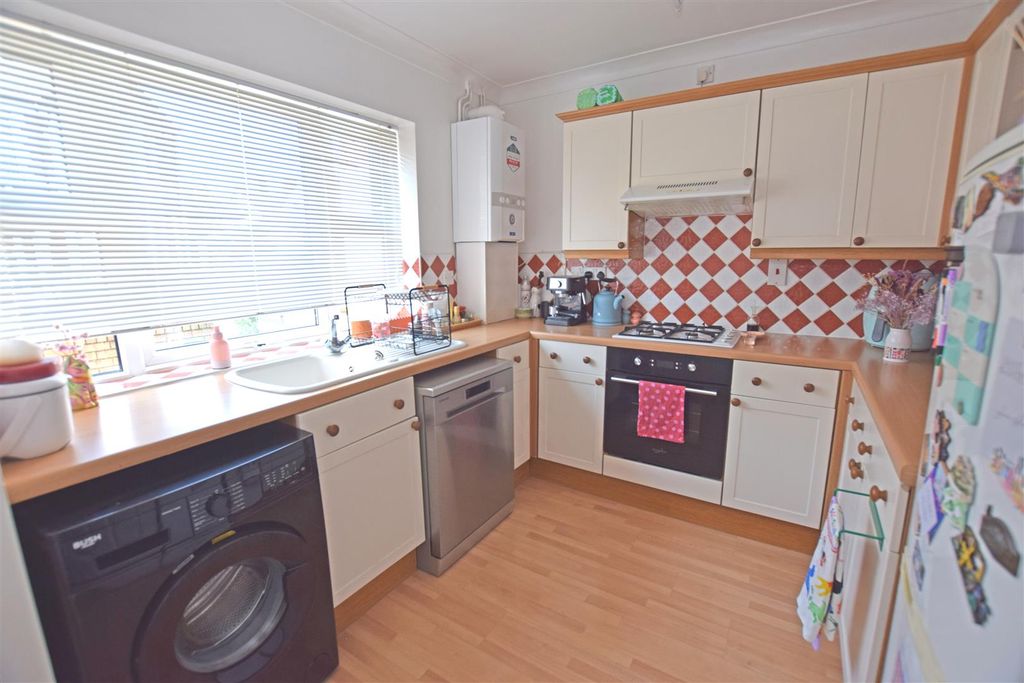 Property photo 3 of 10 Kitchen.Jpg