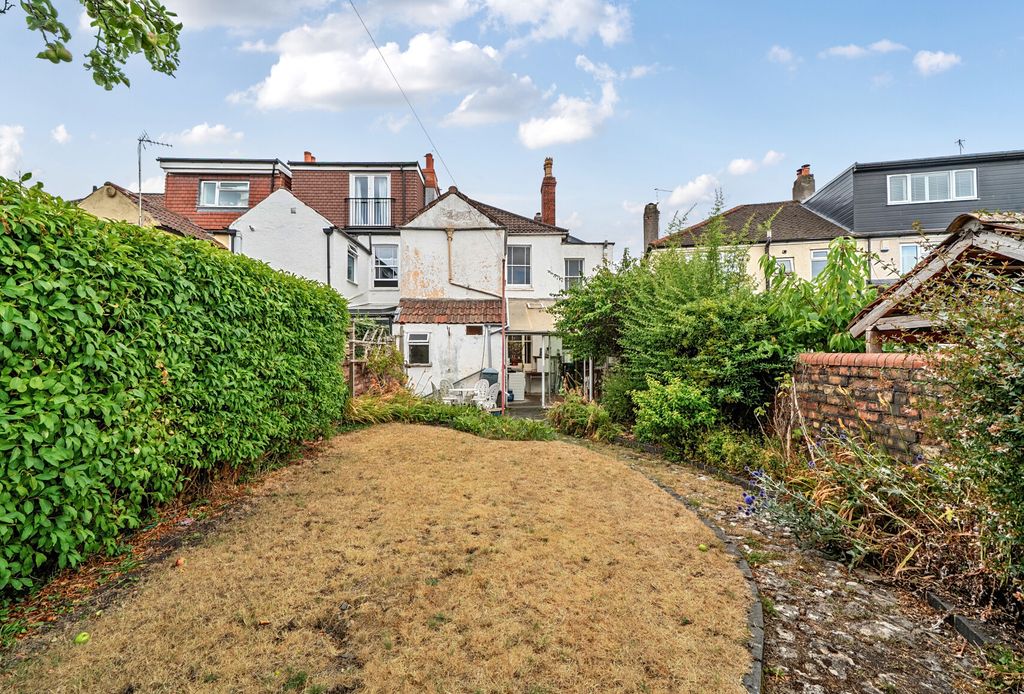 Property photo 2 of 19 1327124-5-687A499...
