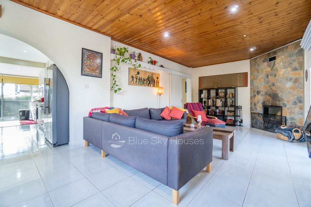 Property photo 3 of 24