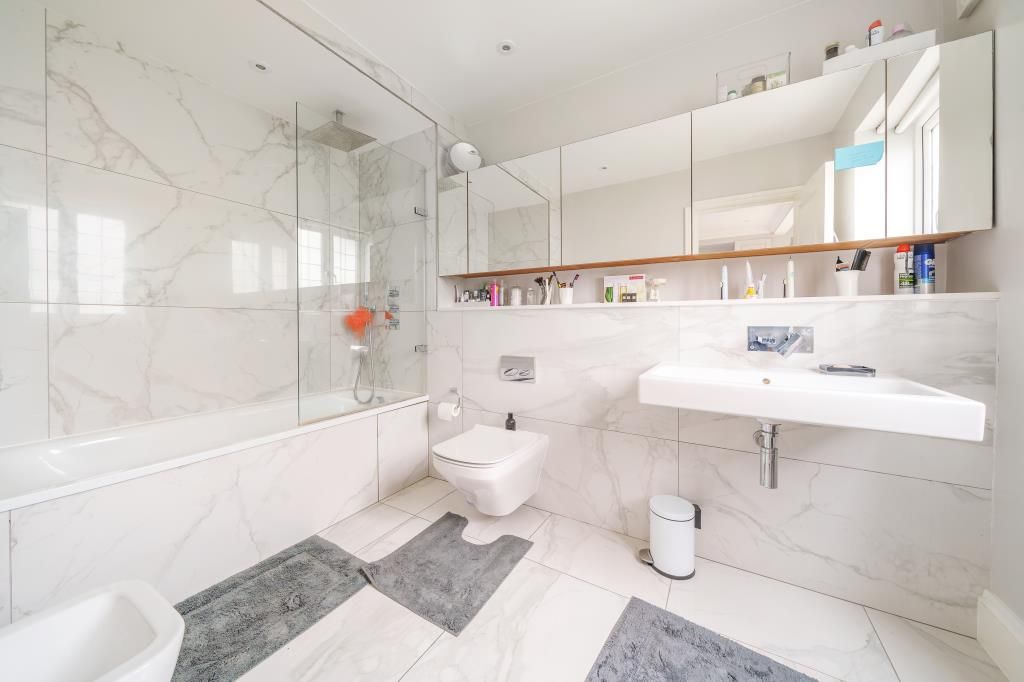 Property photo 2 of 12 Bathroom