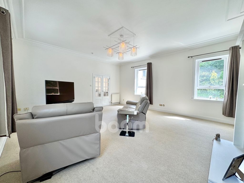 Property photo 2 of 45 Eglinton Street, Beith Lounge Pic