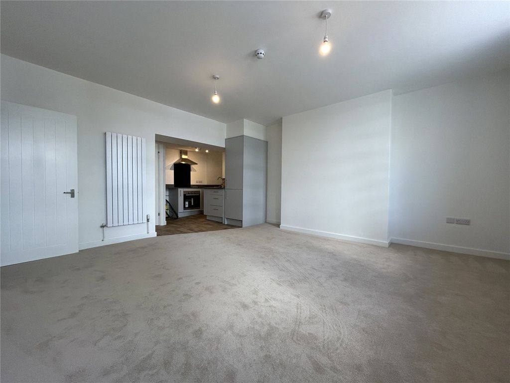 Property photo 3 of 8 Picture No. 02