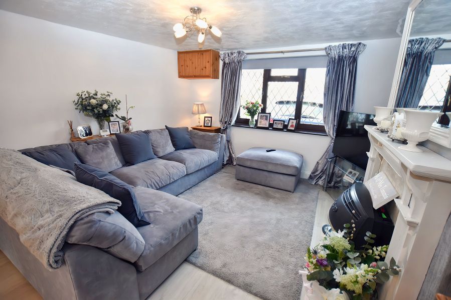 Property photo 2 of 14 Lounge 1