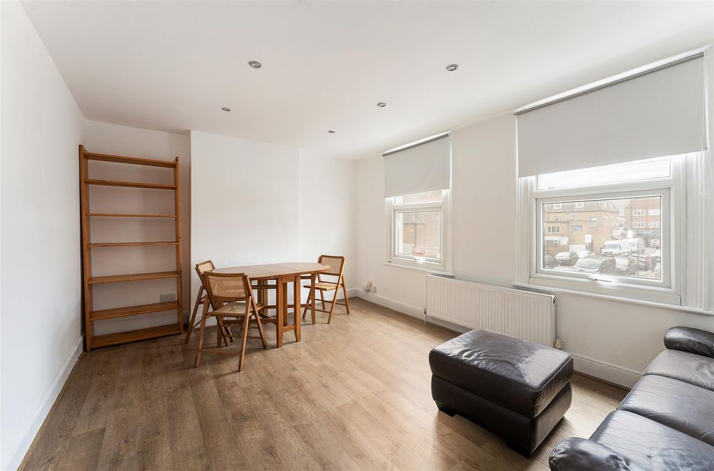 Property photo 2 of 17 Eldon Road, E17