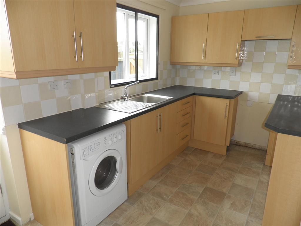 Property photo 3 of 6 Kitchen