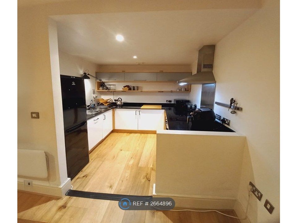 Property photo 3 of 10 Kitchen