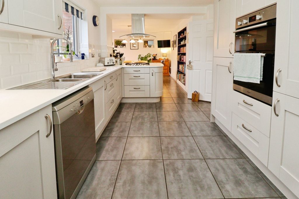 Property photo 2 of 20 d81Bcdcd-8-4Da0-8Cab-Ff0F1Fdf5325-2805-000000Ca04C