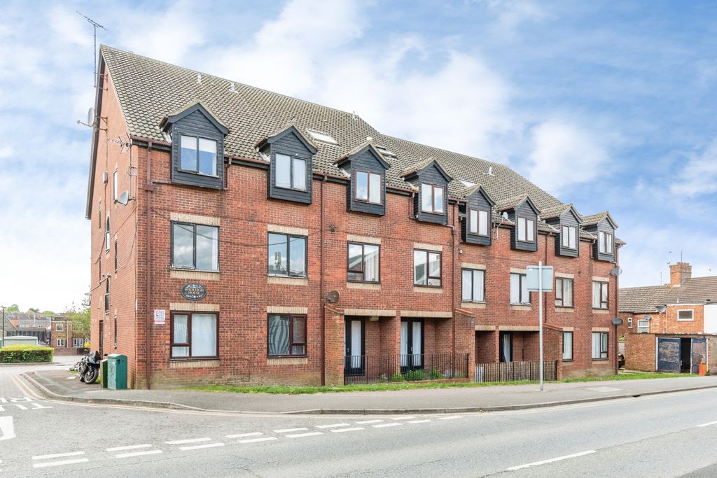 Property photo 1 of 17