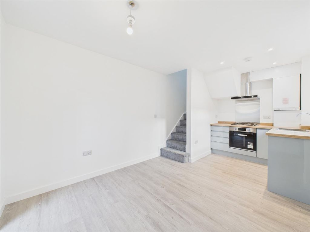 Property photo 2 of 10 Kitchen/Living