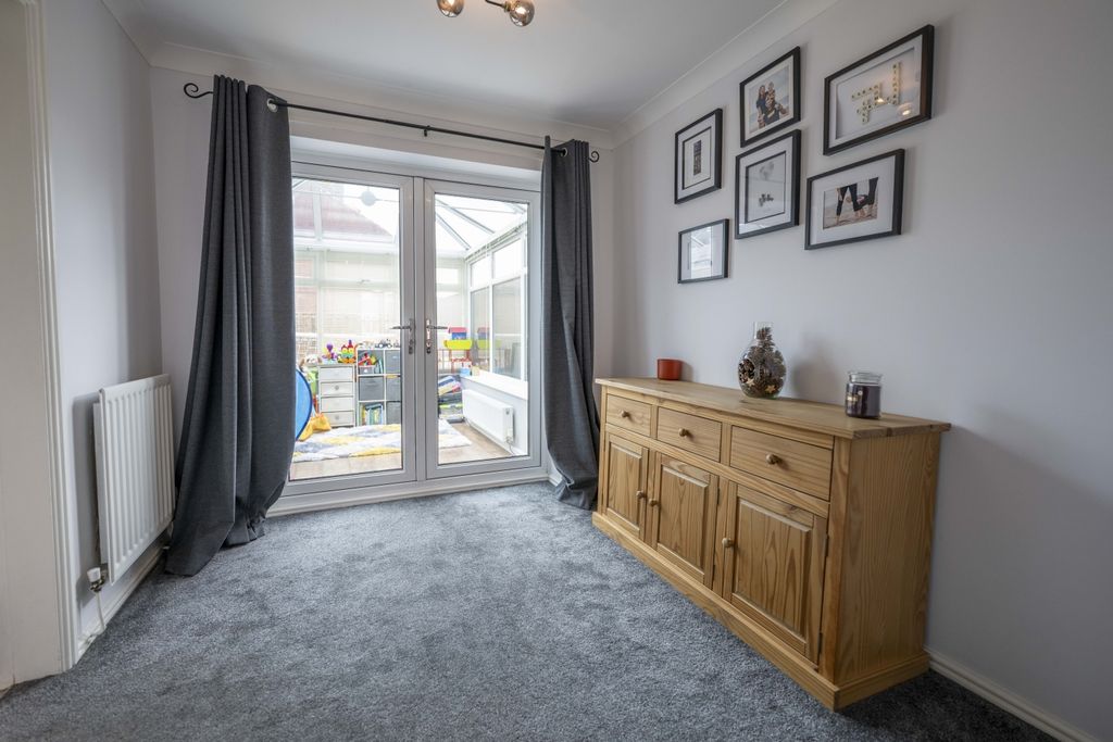 Property photo 3 of 14 Snug