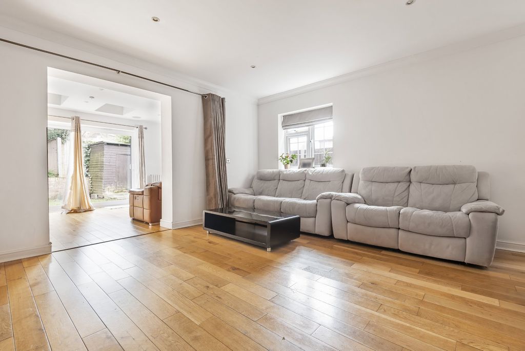 Property photo 3 of 17 Photo 11