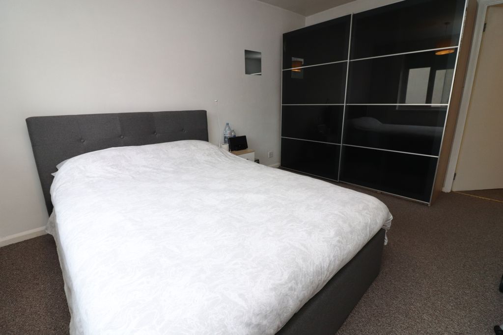 Property photo 3 of 8 Main Bedroom