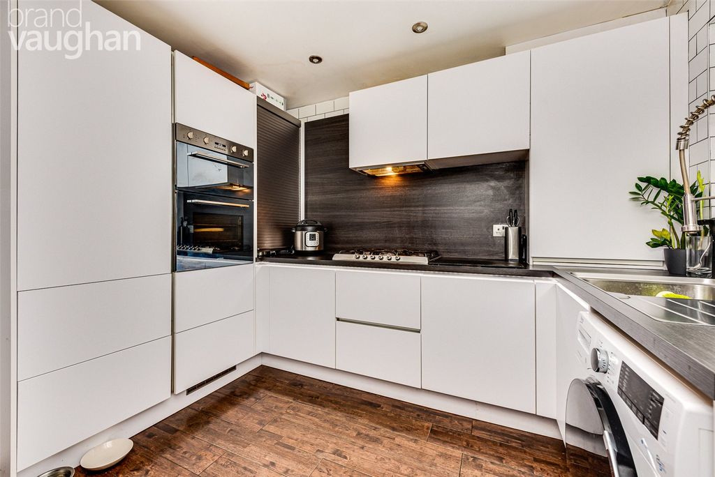 Property photo 2 of 8 Kitchen