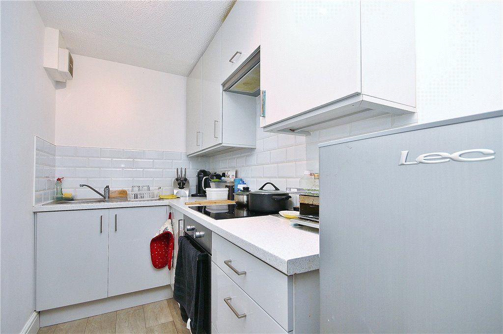 Property photo 3 of 8 Kitchen