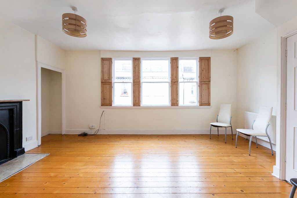 Property photo 2 of 20 Living Room