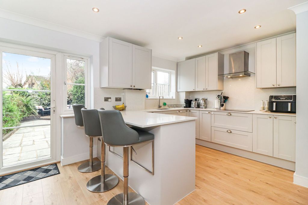 Property photo 3 of 29