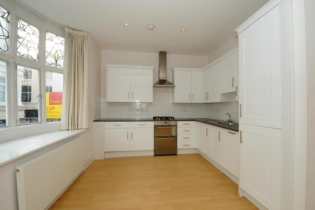 Property photo 3 of 8 Kitchen/Reception