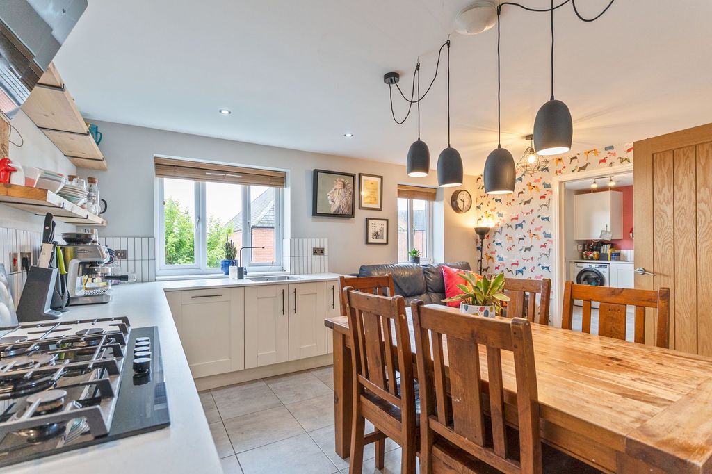 Property photo 2 of 31