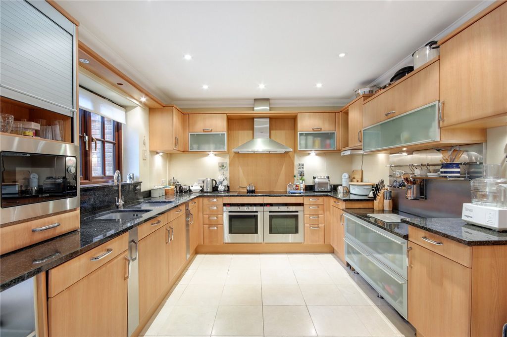 Property photo 3 of 12 Kitchen