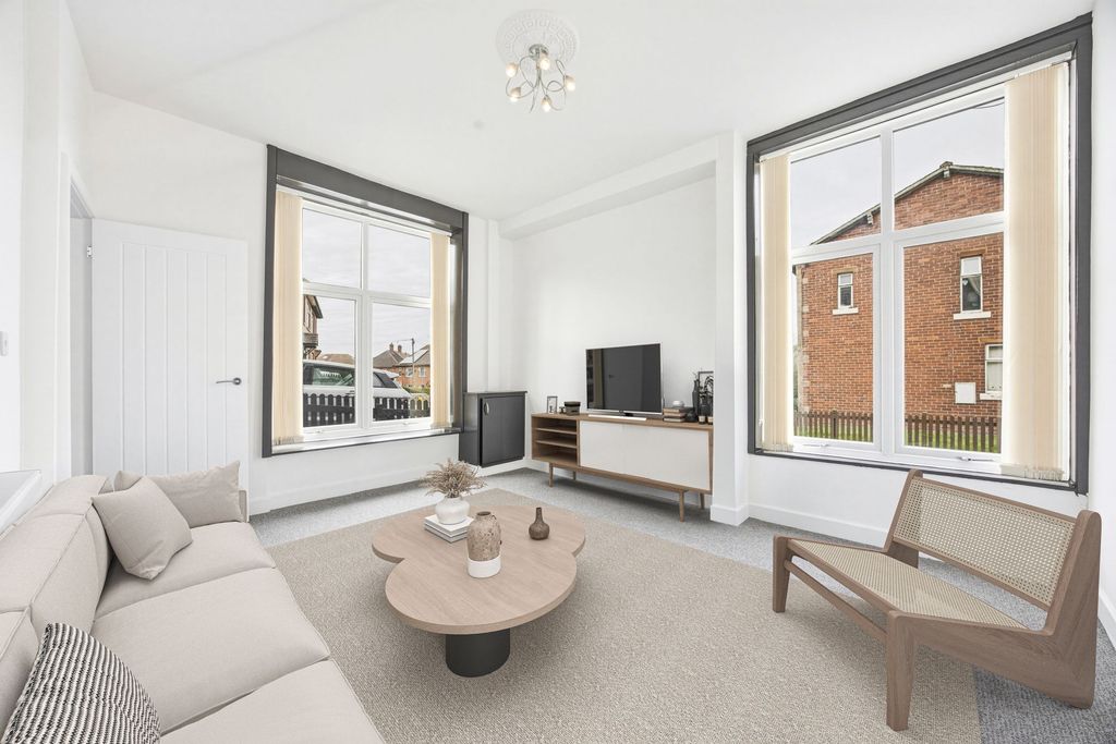 Property photo 2 of 27