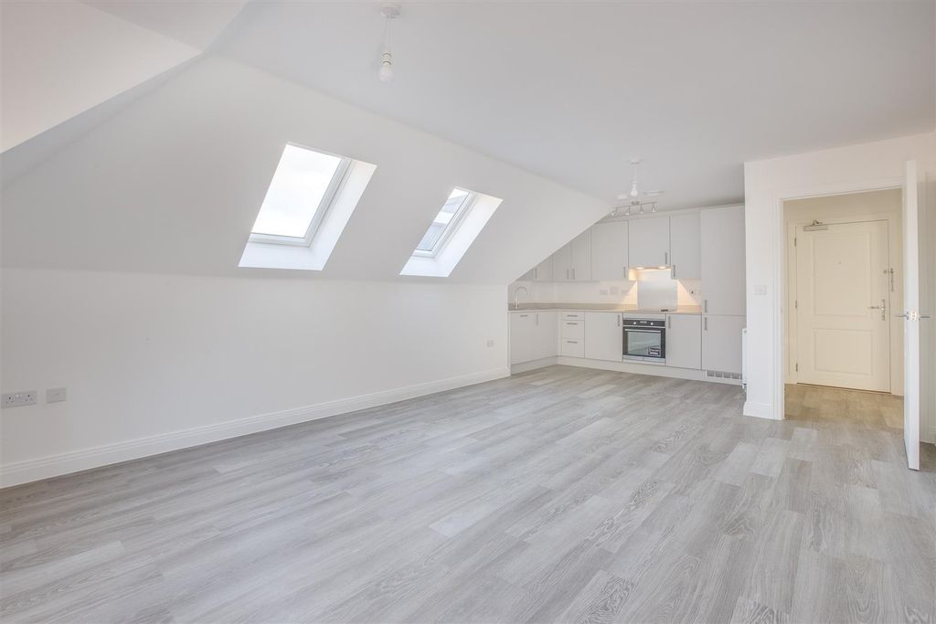 Property photo 3 of 8 Reception Room