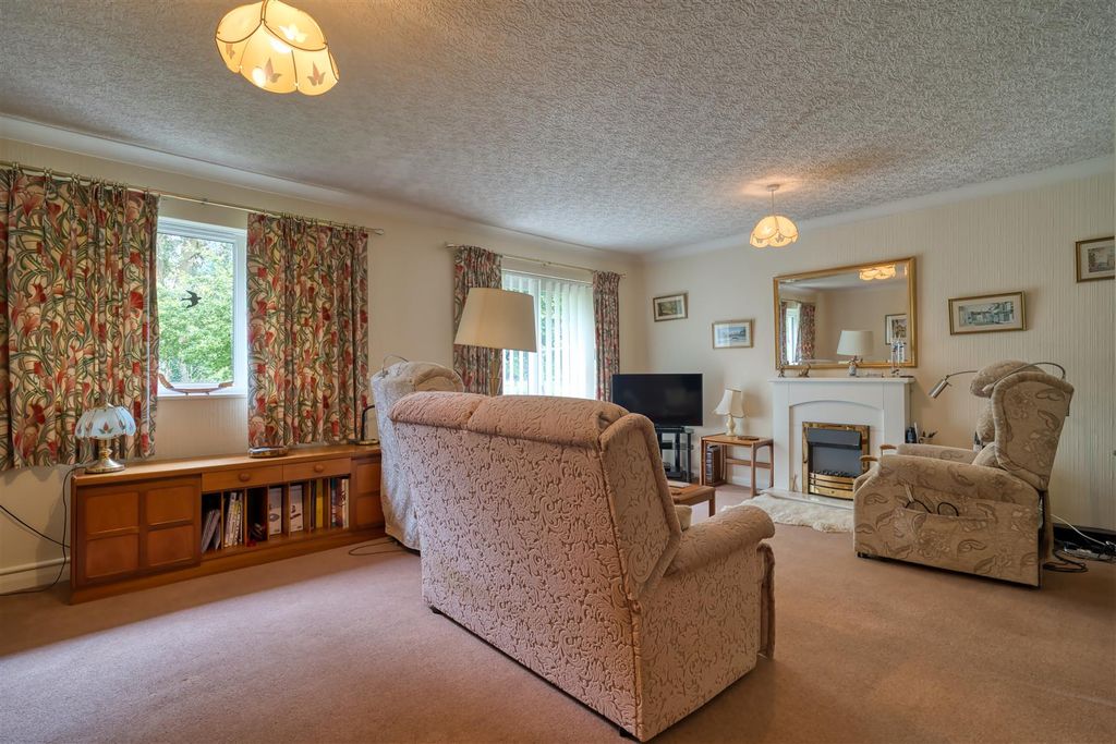 Property photo 3 of 10 Sitting Room