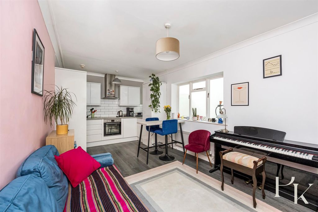 Property photo 2 of 18 Living Room