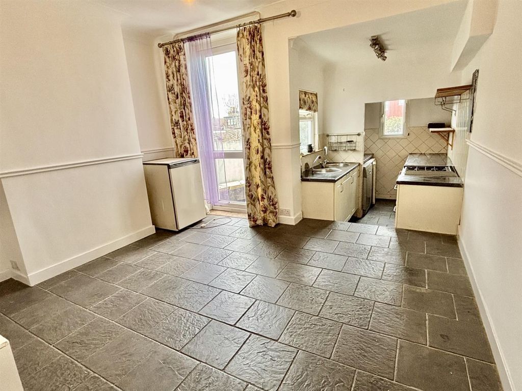 Property photo 3 of 19 Dining Room