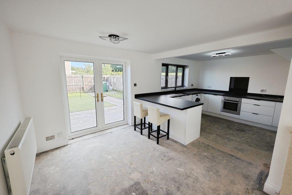Property photo 3 of 9 Pbox-Living_Room-342205.Jpg