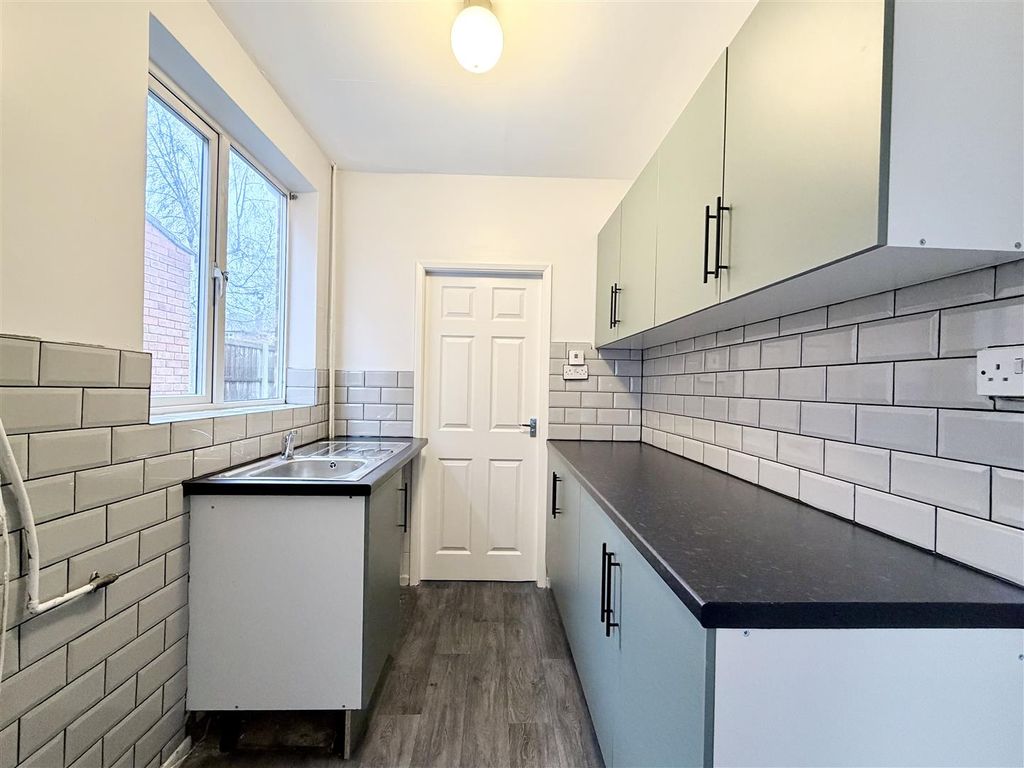 Property photo 3 of 18 Kitchen